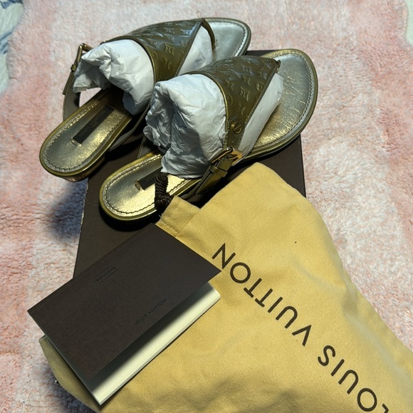LOUIS VUITTON THONG SANDALS - Picture 6 of 9